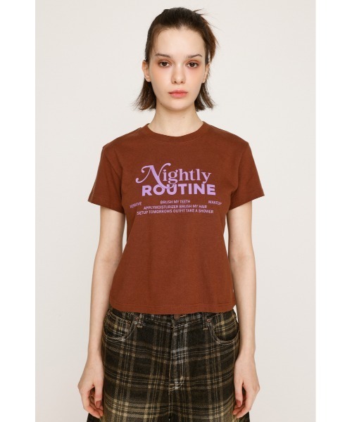 SLY(スライ)の「COMPACT LOGO PRINT T/SH コンパクト ロゴ プリント Tシャツ 半袖 夏服(Tシャツ/カットソー・レディース・ダークグレー/レッド/ホワイト/ブラウン/ネイビー・FREE)」の16枚目の写真