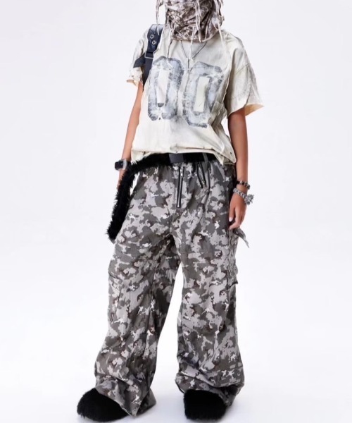 COZY WORLDWIDE（コージーワールドワイド）の「【Cozy world Wide】"005 CHAOS DREAM" WAXED T SHIRT / 【コージーワールドワイド】ナンバープリントダーティー半袖Tシャツ（Tシャツ/カットソー・メンズ・ベージュ・L/M）」の2枚目の写真