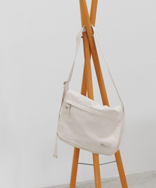 GLOBAL WORK(グローバルワーク)の「キャンバスメッセンジャー/キッズ/576713(ショルダーバッグ・キッズ・オフホワイト/ブラック・FREE)」の3枚目の写真