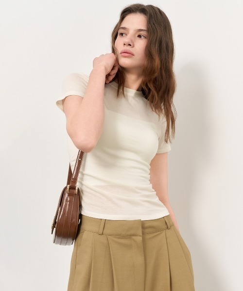 GENERAL IDEA(ジェネラルアイデア)の「GENERAL IDEA/ジェネラルアイディア crew neck shirring half TEE Tシャツ(Tシャツ/カットソー・レディース・ブラック/アイボリー/ブルー・S/M/L)」の2枚目の写真