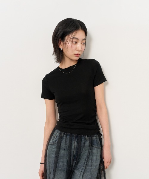 GENERAL IDEA(ジェネラルアイデア)の「GENERAL IDEA/ジェネラルアイディア crew neck shirring half TEE Tシャツ(Tシャツ/カットソー・レディース・ブラック/アイボリー/ブルー・S/M/L)」の17枚目の写真