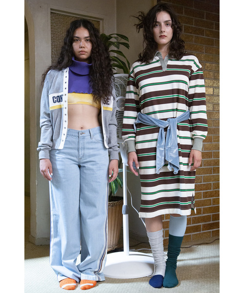 kotohayokozawa(コトハヨコザワ)の「【kotohayokozawa】SIDE LINE WIDE FLARE DENIM PANTS(デニムパンツ・レディース・ブラック/インディゴブルー/ライトブルー・MEDIUM/SMALL)」の4枚目の写真