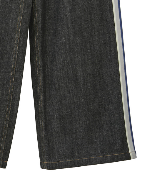 kotohayokozawa(コトハヨコザワ)の「【kotohayokozawa】SIDE LINE WIDE FLARE DENIM PANTS(デニムパンツ・レディース・ブラック/インディゴブルー/ライトブルー・MEDIUM/SMALL)」の11枚目の写真
