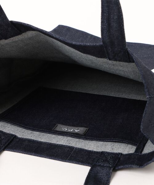 A.P.C.（アーペーセー）の「TOTE LAURE（トートバッグ・メンズ・インディゴブルー・ONESIZE）」の4枚目の写真