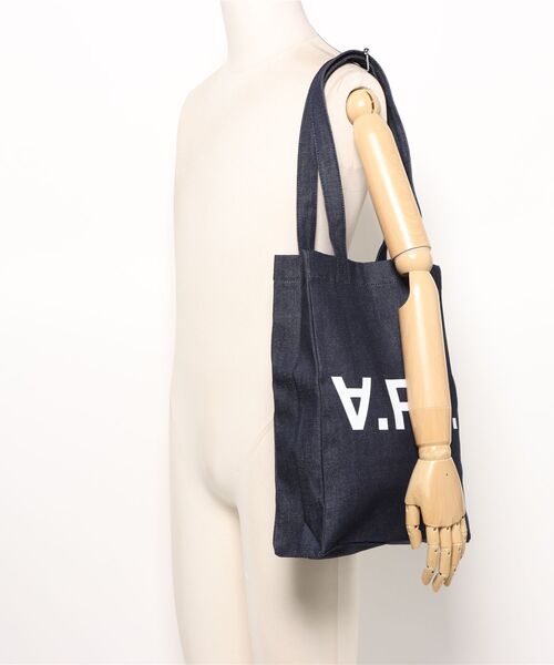 A.P.C.（アーペーセー）の「TOTE LAURE（トートバッグ・メンズ・インディゴブルー・ONESIZE）」の5枚目の写真