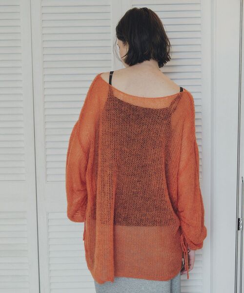 Editt by YECCA VECCA（エディットバイイェッカヴェッカ）の「袖シャーリングシアーニット（ニット/セーター・レディース・ベージュ/オレンジ/杢グレー・FREE）」の9枚目の写真