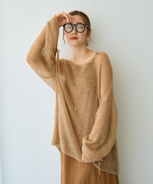 Editt by YECCA VECCA(エディットバイイェッカヴェッカ)の「袖シャーリングシアーニット(ニット/セーター・レディース・ベージュ/オレンジ/杢グレー・FREE)」の4枚目の写真