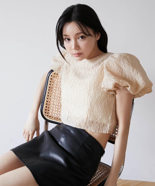Luan(ルアン)の「【Luan】JACQUARD PUFF BLOUSE/ジャガードパフブラウス(シャツ/ブラウス・レディース・ブラック/ベージュ・FREE)」の1枚目の写真