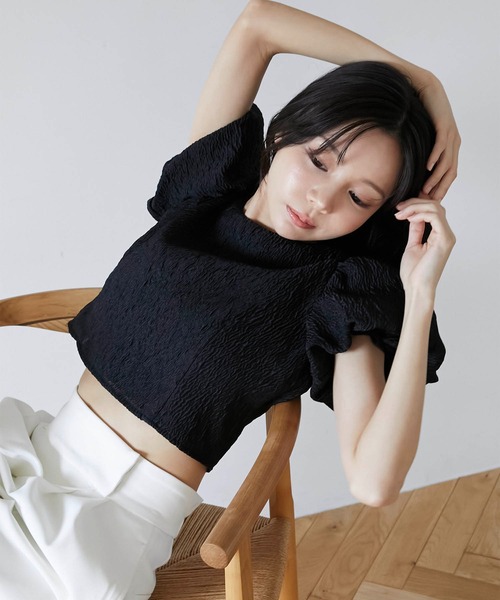 Luan(ルアン)の「【Luan】JACQUARD PUFF BLOUSE/ジャガードパフブラウス(シャツ/ブラウス・レディース・ブラック/ベージュ・FREE)」の2枚目の写真