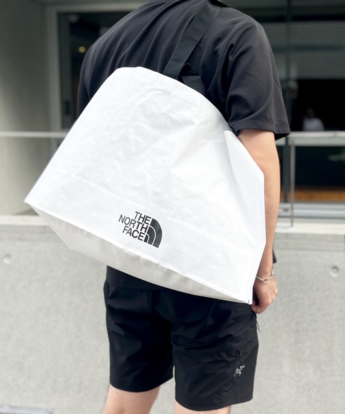 THE NORTH FACE（ザノースフェイス）の「THE NORTH FACE / SHOPPER BAG-L /（エコバッグ/サブバッグ・レディース・ホワイト・LARGE）」の5枚目の写真