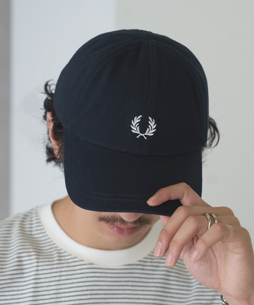 FRED PERRY(フレッドペリー)の「【FRED PERRY】PIQUE CLASSIC CAP HW2295(キャップ・レディース・ブラック系1/ミント/ネイビー/バーガンディー/グリーン/ネイビー系2/ブルー/オフホワイト/ブラック・FREE)」の6枚目の写真