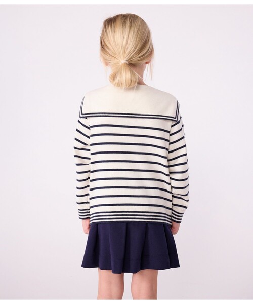 PETIT BATEAU(プチバトー)の「ニットプルオーバー(ニット/セーター・キッズ・ホワイト×ブルー・6YEAR/8YEAR/10YEAR/12YEAR)」の2枚目の写真