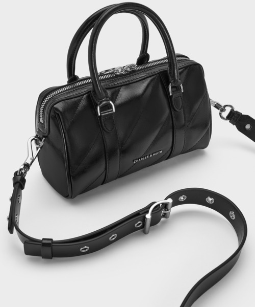 CHARLES & KEITH(チャールズ & キース)の「Philomena パネルチェーン ハンドルボウリングバッグ(トートバッグ・レディース・スミクロ/クリーム・S)」の9枚目の写真