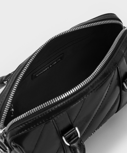 CHARLES & KEITH(チャールズ & キース)の「Philomena パネルチェーン ハンドルボウリングバッグ(トートバッグ・レディース・スミクロ/クリーム・S)」の10枚目の写真