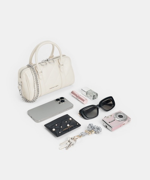 CHARLES & KEITH(チャールズ & キース)の「Philomena パネルチェーン ハンドルボウリングバッグ(トートバッグ・レディース・スミクロ/クリーム・S)」の15枚目の写真