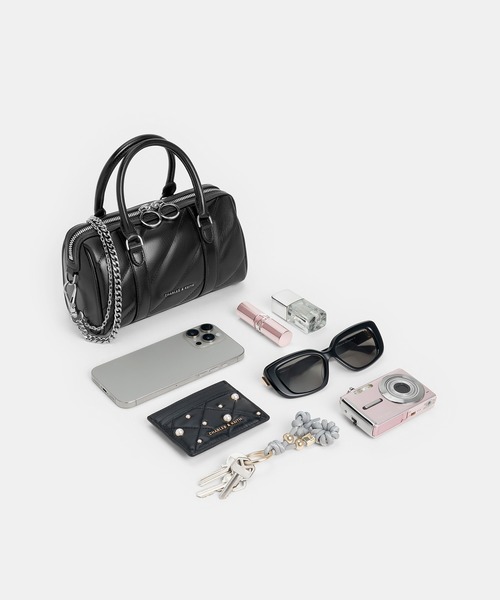 CHARLES & KEITH(チャールズ & キース)の「Philomena パネルチェーン ハンドルボウリングバッグ(トートバッグ・レディース・スミクロ/クリーム・S)」の16枚目の写真