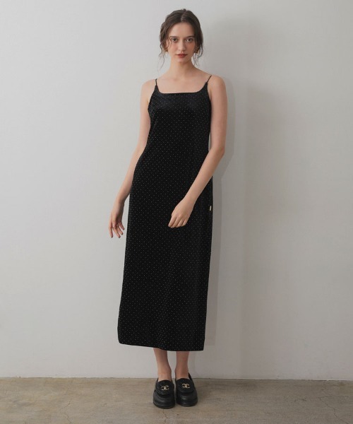 DONOBAN(ドノバン)の「【ANDRESD】curved square velour dress 結婚式 ワンピース パーティードレス オケージョンドレス お呼ばれ 二次会 成人式 同窓会(ドレス・レディース・グレー/ピンク/グリーン/ブラック系その他/ネイビー系・S/M/L)」の2枚目の写真