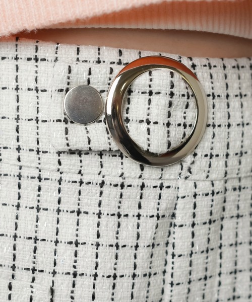 SPINNS（スピンズ）の「ツイードショートパンツ/ベルト（その他パンツ・レディース・ブラック/ホワイト・ONESIZE）」の4枚目の写真