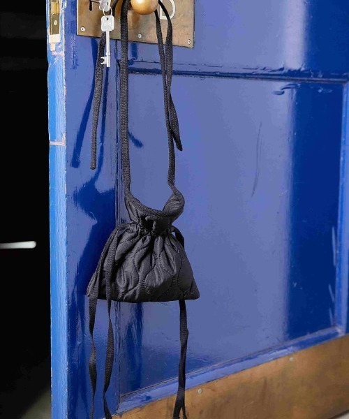 KALENO(カレノ)の「unisex / mini quilting cross bag(ショルダーバッグ・レディース・ブラック・FREE)」の7枚目の写真