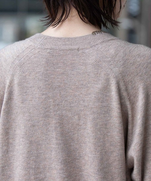 Munich（ミューニック）の「12GG天竺編みソフトニットロゴ刺繍プルオーバー（ニット/セーター・レディース・ホワイト/チャコールグレー/ベージュ・FREE）」の6枚目の写真