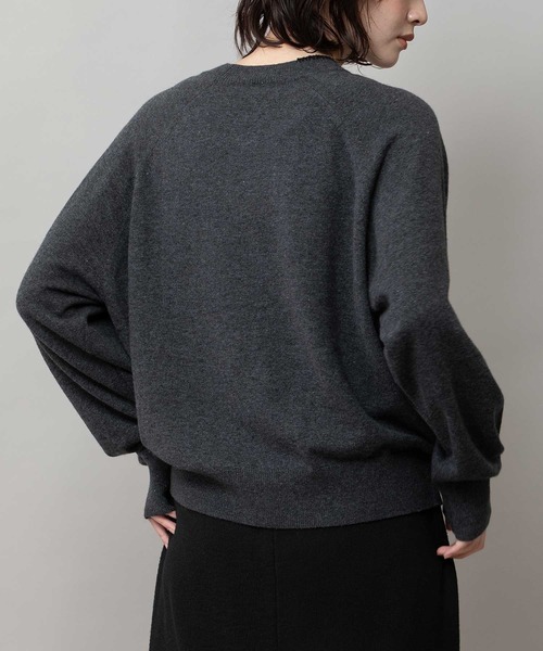 Munich（ミューニック）の「12GG天竺編みソフトニットロゴ刺繍プルオーバー（ニット/セーター・レディース・ホワイト/チャコールグレー/ベージュ・FREE）」の11枚目の写真