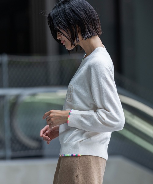 Munich（ミューニック）の「12GG天竺編みソフトニットロゴ刺繍プルオーバー（ニット/セーター・レディース・ホワイト/チャコールグレー/ベージュ・FREE）」の4枚目の写真