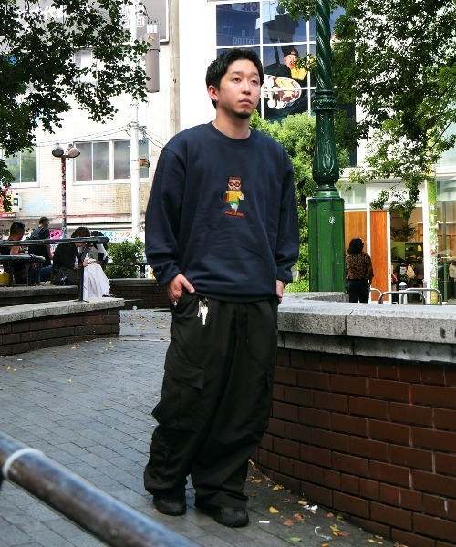 MELLOW(メロー)の「PIXEL MARVIE SWEAT / ピクセル柄 / ドットイラスト / イラスト刺繍 / キャラクター スウェット トレーナー(スウェット・メンズ・ネイビー/グレー/ブラック・M/L/XL)」の4枚目の写真