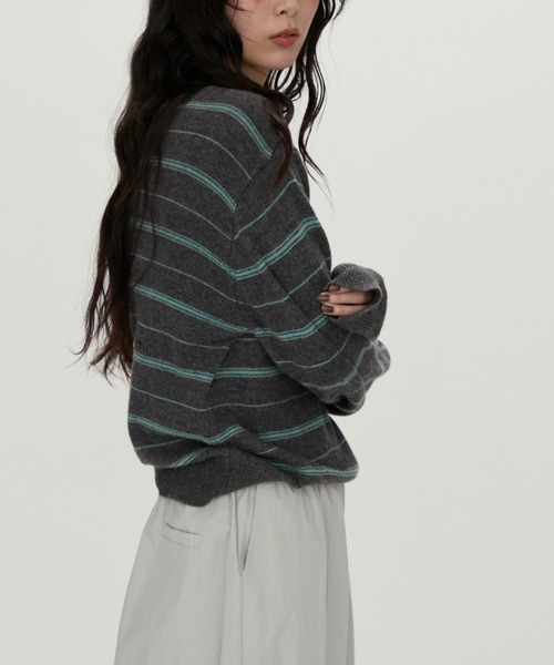 NUJOH(ヌゾ)の「Modern Stripe Knit Polo / モダンストライプ ニットポロ(ニット/セーター・レディース・グレー/ネイビー・FREE)」の9枚目の写真