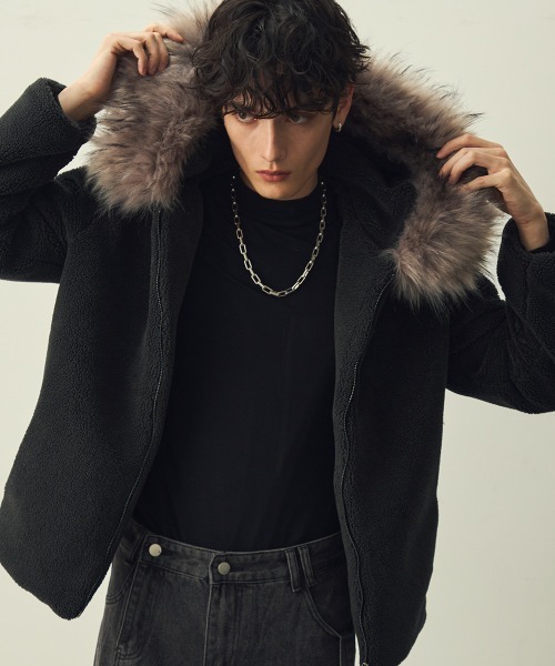 Shoowtime(ショウタイム)の「Eco-fur hoodie boa jacket / エコファーフーディーボアジャケット(ブルゾン・メンズ・グレー系/ブラック系・X-LARGE/LARGE/MEDIUM)」の2枚目の写真