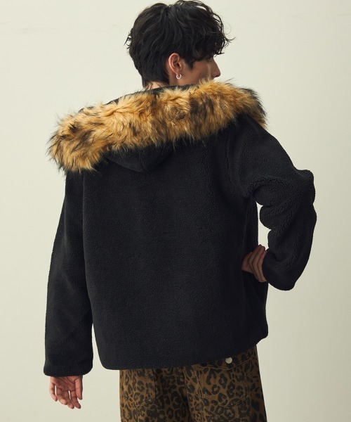 Shoowtime(ショウタイム)の「Eco-fur hoodie boa jacket / エコファーフーディーボアジャケット(ブルゾン・メンズ・グレー系/ブラック系・X-LARGE/LARGE/MEDIUM)」の22枚目の写真