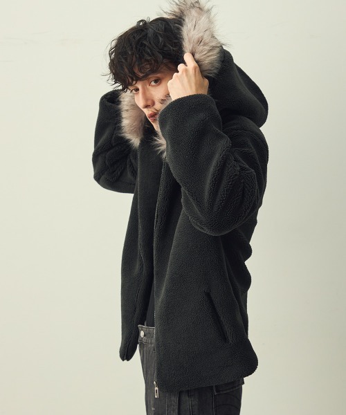 Shoowtime(ショウタイム)の「Eco-fur hoodie boa jacket / エコファーフーディーボアジャケット(ブルゾン・メンズ・グレー系/ブラック系・X-LARGE/LARGE/MEDIUM)」の4枚目の写真