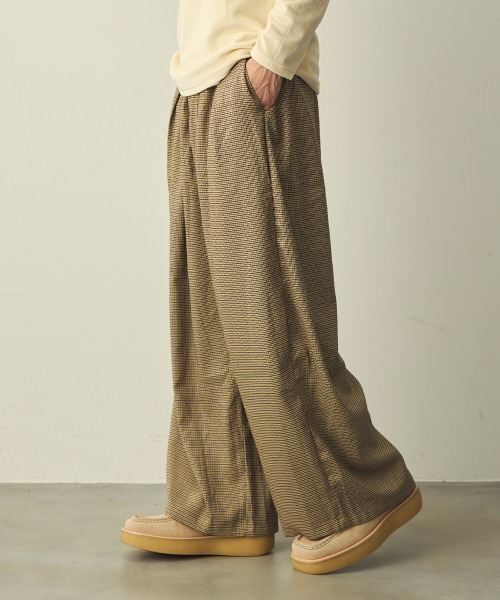 Shoowtime(ショウタイム)の「2-Tuck Checked Wide-leg Slacks / 2タックチェックワイドスラックス(スラックス・メンズ・ベージュ系・X-LARGE/LARGE/MEDIUM)」の9枚目の写真