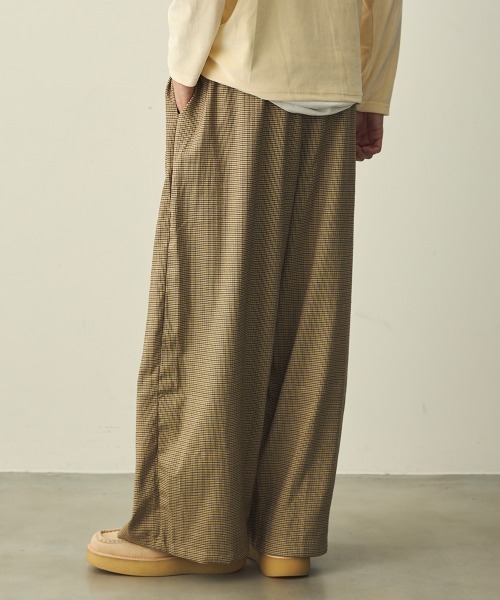 Shoowtime(ショウタイム)の「2-Tuck Checked Wide-leg Slacks / 2タックチェックワイドスラックス(スラックス・メンズ・ベージュ系・X-LARGE/LARGE/MEDIUM)」の11枚目の写真