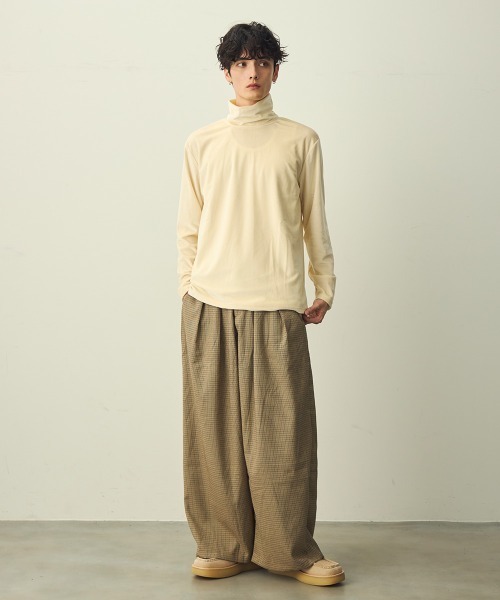 Shoowtime(ショウタイム)の「2-Tuck Checked Wide-leg Slacks / 2タックチェックワイドスラックス(スラックス・メンズ・ベージュ系・X-LARGE/LARGE/MEDIUM)」の3枚目の写真