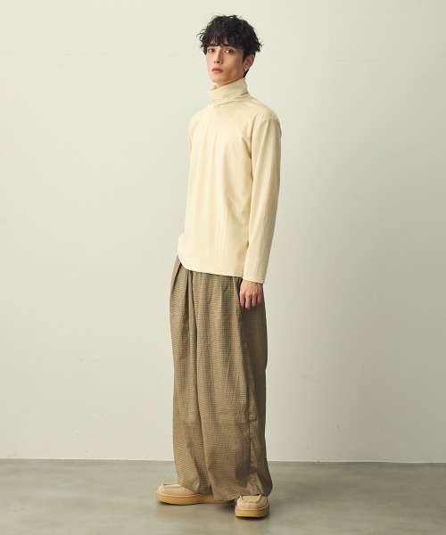 Shoowtime(ショウタイム)の「2-Tuck Checked Wide-leg Slacks / 2タックチェックワイドスラックス(スラックス・メンズ・ベージュ系・X-LARGE/LARGE/MEDIUM)」の2枚目の写真