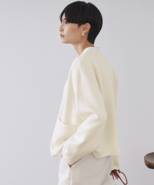 OPAQUE.CLIP(オペークドットクリップ)の「スナップボタン ダブルフェイス配色ニットカーディガン【洗濯機OK】(カーディガン/ボレロ・レディース・オフホワイト/グレー/ブラック/ワインレッド・38/40/42)」の8枚目の写真