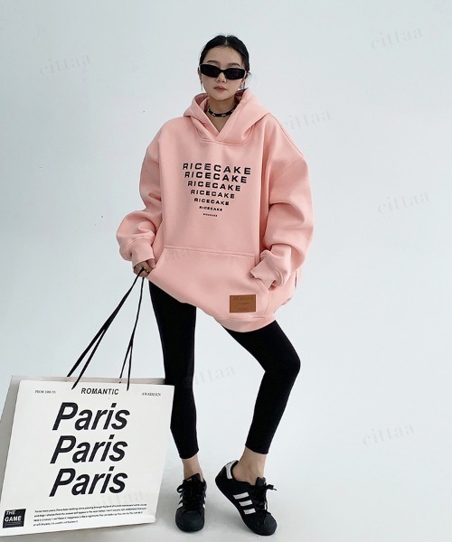 Dalfwin(ダールフィン)の「韓国ファッション RICECAKEリピートロゴ スウェット フーディー(パーカー・レディース・ピンク・FREE)」の9枚目の写真