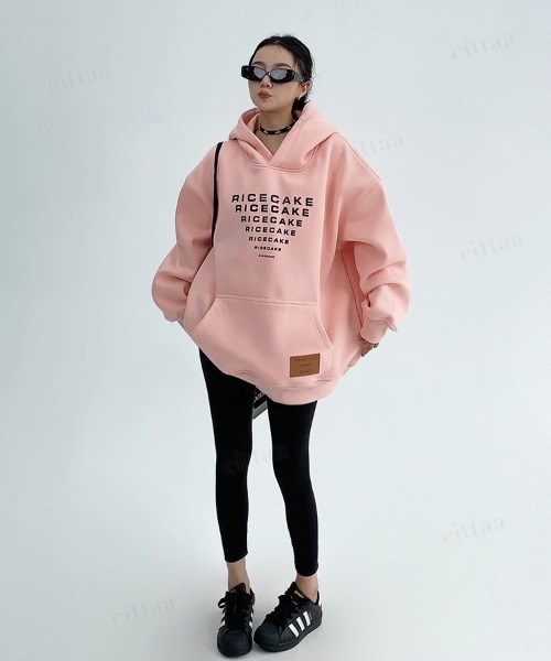 Dalfwin(ダールフィン)の「韓国ファッション RICECAKEリピートロゴ スウェット フーディー(パーカー・レディース・ピンク・FREE)」の10枚目の写真