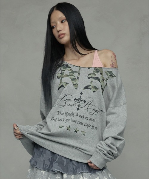 A'GEM/9 × .kom 『NIIER NOR/ニアノア』 NN OFF-SHOULDER SWEATSHIRT