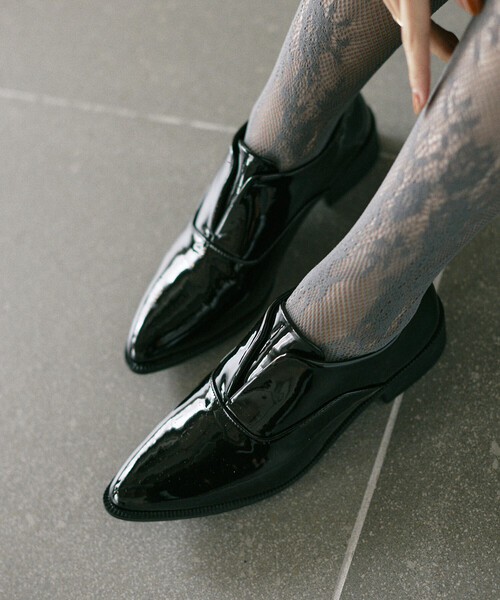 Firsthand（ファーストハンド）の「Firsthand/ファーストハンド エナメル ローファー / 4cmヒール (22.5～24.5cmサイズ展開)（ローファー・レディース・ブラウン/ブラック・LARGE/MEDIUM/SMALL）」の5枚目の写真