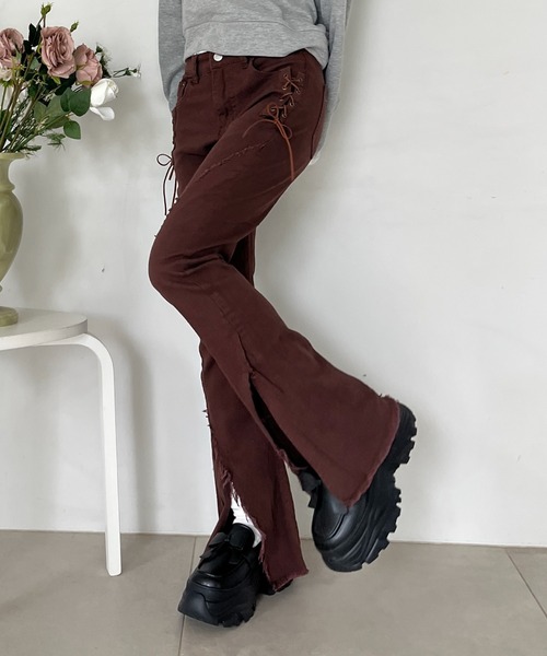 MORE self LOVE（モアセルフラブ）の「サイドレースアップフィットフレアデニム（デニムパンツ・レディース・ブルー/ブラウン・FREE）」の2枚目の写真