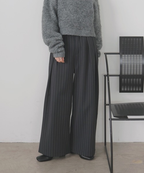 LIAN（リアン）の「【入荷禁止】ストライプタックパンツ（スラックス・レディース・チャコールグレー/ブラック/ネイビー・FREE）」の2枚目の写真