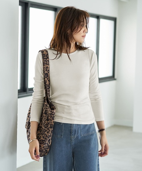 STYLE DELI（スタイルデリ）の「とろみ薄リブクルーネックトップス（Tシャツ/カットソー・レディース・ホワイト/チャコールグレー/ライトブラウン/ブラック・FREE）」の3枚目の写真