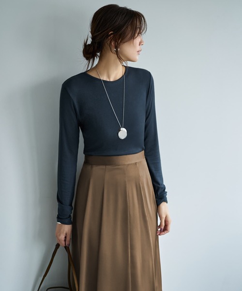 STYLE DELI（スタイルデリ）の「とろみ薄リブクルーネックトップス（Tシャツ/カットソー・レディース・ホワイト/チャコールグレー/ライトブラウン/ブラック・FREE）」の2枚目の写真