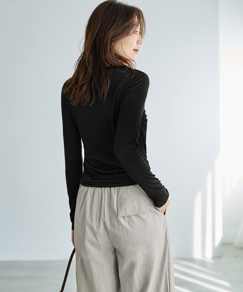 STYLE DELI（スタイルデリ）の「とろみ薄リブクルーネックトップス（Tシャツ/カットソー・レディース・ホワイト/チャコールグレー/ライトブラウン/ブラック・FREE）」の18枚目の写真