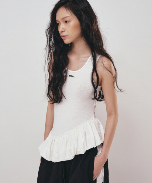 NICK&NICOLE(ニックアンドニコール)の「BALLOON LABEL SLEEVELESS_IVORY(Tシャツ/カットソー・レディース・その他・FREE)」の2枚目の写真