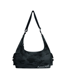 AAKAM(A[J)Camouflage Studded Logo Cross Bag (Black)(bZW[obO)