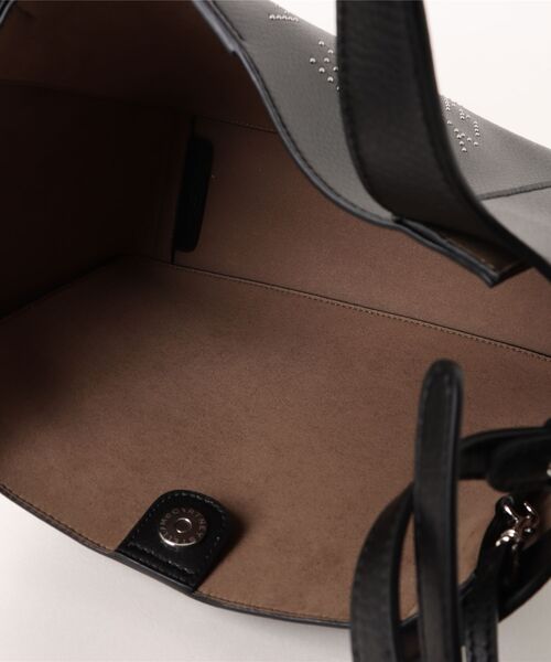 STELLA McCARTNEY（ステラマッカートニー）の「Logo Crossbody Tote Bag / ロゴ クロスボディ トートバッグ（トートバッグ・レディース・ブラック・ONE SIZE）」の7枚目の写真