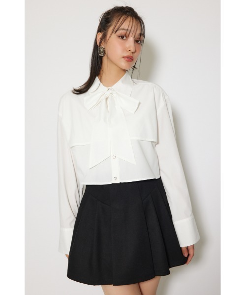 rienda(リエンダ)の「ビジューボタンボウタイシャツトップス 秋服 冬服(シャツ/ブラウス・レディース・ホワイト/ブラック/ブルー・FREE)」の4枚目の写真