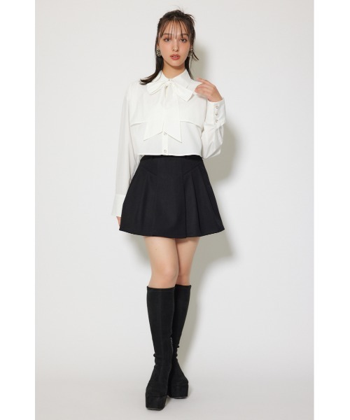 rienda(リエンダ)の「ビジューボタンボウタイシャツトップス 秋服 冬服(シャツ/ブラウス・レディース・ホワイト/ブラック/ブルー・FREE)」の5枚目の写真